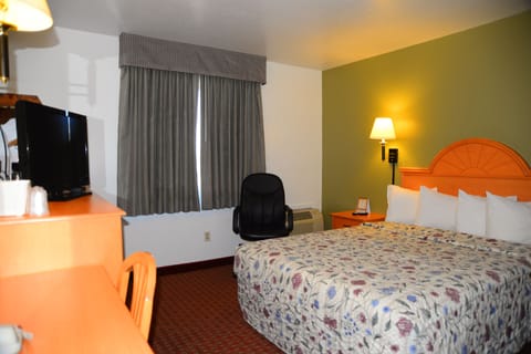 Deluxe Room, 1 Queen Bed, Non Smoking | Desk, laptop workspace, blackout drapes, free WiFi