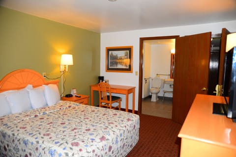 Deluxe Room, 1 Queen Bed, Accessible | Desk, laptop workspace, blackout drapes, free WiFi