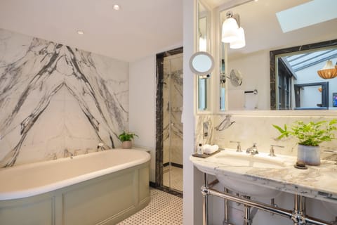 Suite (Garden) | Bathroom | Designer toiletries, hair dryer, bathrobes, slippers