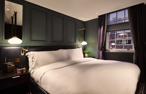 Classic Room | Premium bedding, free minibar, in-room safe, desk