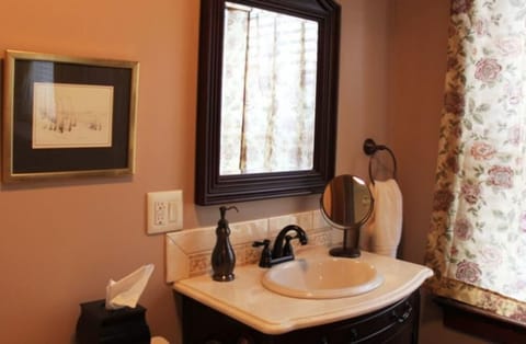 Standard Double Room, Ensuite (201) | Bathroom