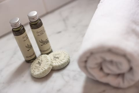 Comfort Double or Twin Room, Mountain View | Bathroom | Hair dryer, bidet, heated floors, towels