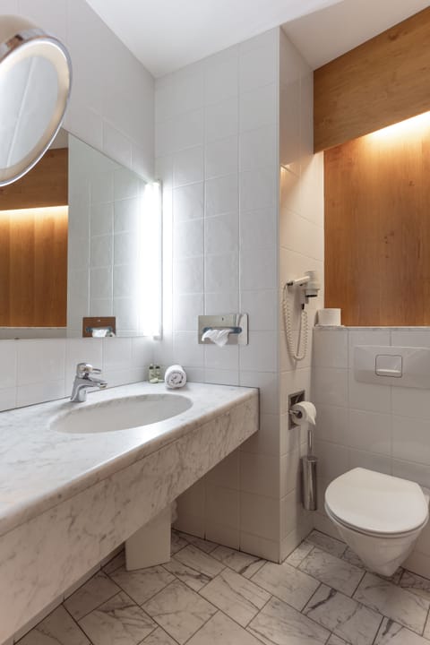 Comfort Double Room | Bathroom | Hair dryer, bidet, heated floors, towels