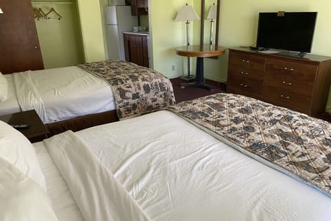 Premium bedding, desk, iron/ironing board, free WiFi