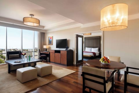 Executive Suite | Pillowtop beds, free minibar, in-room safe, desk