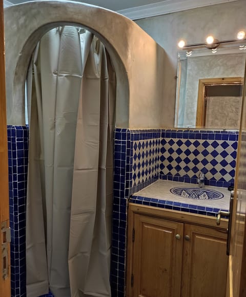 Classic Double Room, Garden View | Bathroom | Shower, hair dryer, towels, soap