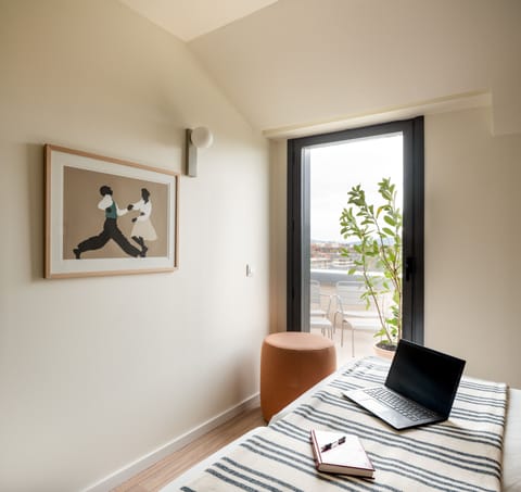 Penthouse, 1 Bedroom, Terrace | Desk, laptop workspace, soundproofing, free cribs/infant beds