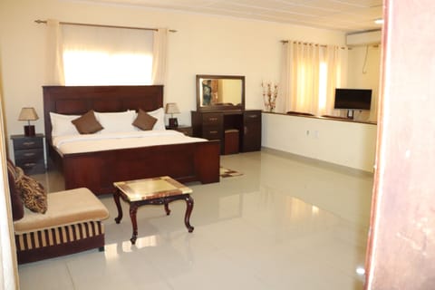 Executive Suite | Free WiFi