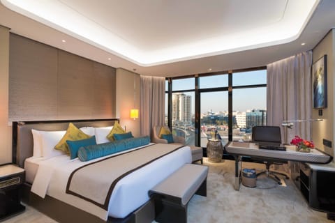 Superior Double Room | Minibar, desk, blackout drapes, soundproofing