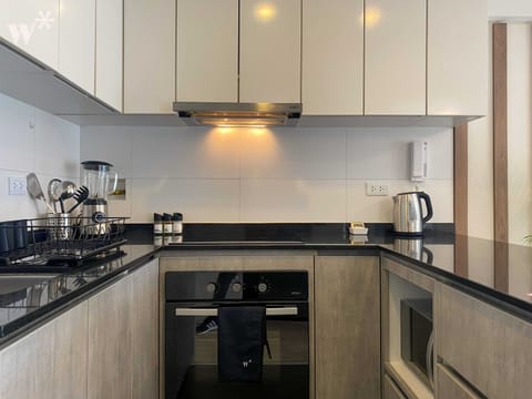 Apartment (403) | Private kitchen | Fridge, microwave, stovetop, electric kettle