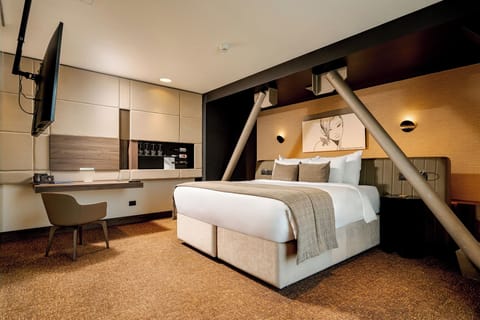 Lifestyle room | Premium bedding, memory foam beds, minibar, in-room safe