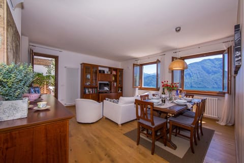 Family Apartment, 3 Bedrooms, 2 Bathrooms, Mountainside (Bellavista Mezzegra) | Private kitchen | Fridge, microwave, oven, stovetop