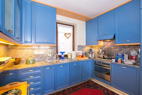 Family Apartment, 2 Bedrooms, Mountainside (Veranda di Menaggio) | Private kitchen | Microwave, oven, stovetop, dishwasher