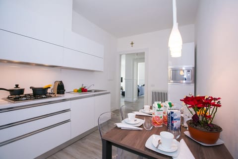 Family Apartment, 3 Bedrooms, 2 Bathrooms, Lakeside (Menaggio Royale) | Private kitchen | Fridge, microwave, oven, stovetop