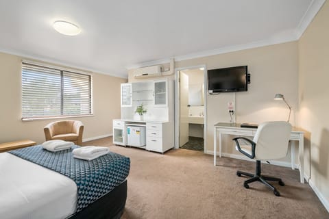 Deluxe Suite | Desk, laptop workspace, iron/ironing board, free WiFi