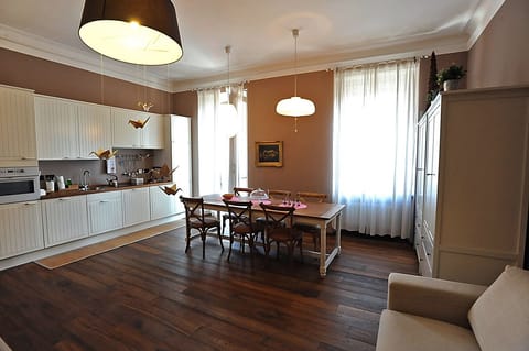 Studio | In-room dining