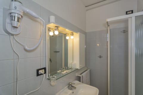 Triple Room | Bathroom | Shower, hair dryer, bidet, towels