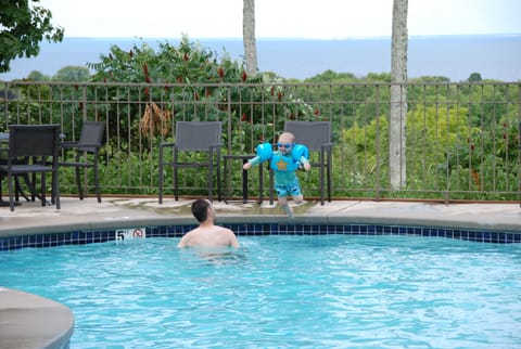 Indoor pool, 3 outdoor pools