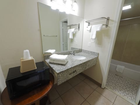 Efficiency King, Non-Smoking - Newly Renovated | Bathroom | Free toiletries, towels