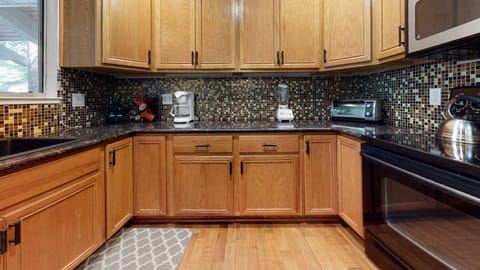 Condo, 2 Bedrooms | Private kitchen | Fridge, oven, coffee/tea maker, toaster