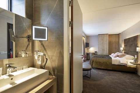 Standard Room | In-room safe, desk, cribs/infant beds, free WiFi