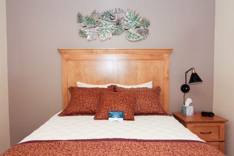 Standard Room, 1 Queen Bed | 1 bedroom, premium bedding, individually decorated