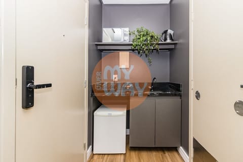 Superior Apartment | Private kitchen | Mini-fridge, microwave, cookware/dishes/utensils