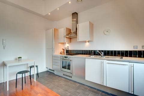 City Apartment | Private kitchen | Full-size fridge, microwave, oven, stovetop