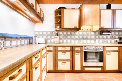 Apartment (incl Cleaning Fee, City Tax & Laundry) | Private kitchen | Fridge, oven, stovetop, coffee/tea maker