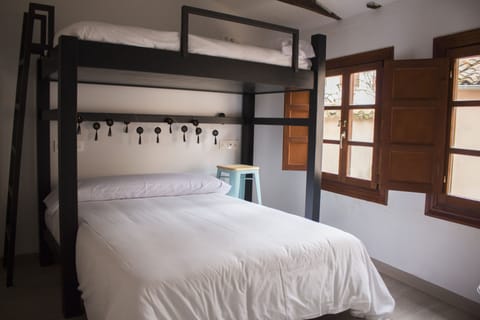 Comfort Triple Room | Free WiFi, bed sheets