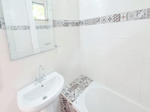 Room, 1 Bedroom, Smoking, Balcony | Bathroom | Free toiletries, slippers, towels