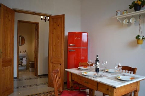 Apartment, 1 Bedroom | In-room dining