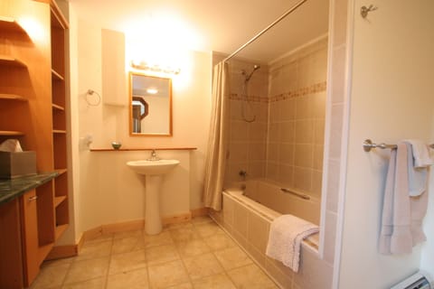 Naples Suite with refrigerator | Bathroom | Free toiletries, hair dryer, towels