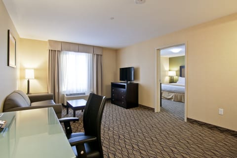 Room, 1 Bedroom (Living Area, Wet Bar) | In-room safe, desk, iron/ironing board, free WiFi