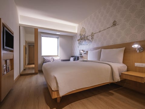 Premium bedding, in-room safe, desk, laptop workspace