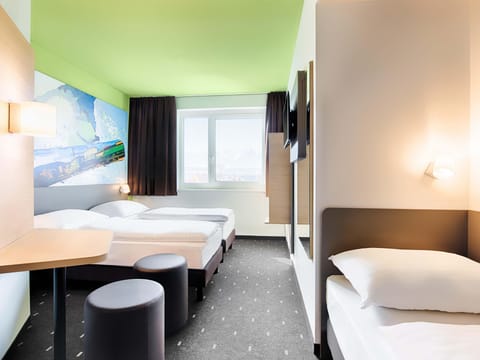 Triple Room | Hypo-allergenic bedding, desk, soundproofing, free WiFi