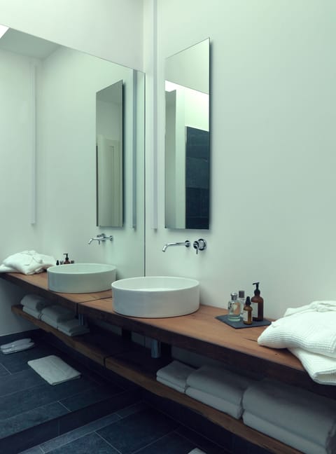 Shower, free toiletries, hair dryer, bathrobes