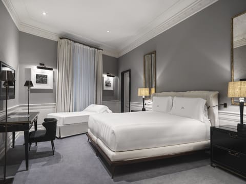 Deluxe Room (Grand) | Premium bedding, free minibar items, in-room safe, blackout drapes