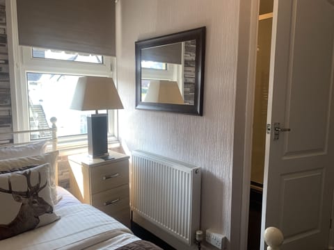 Single Room | Iron/ironing board, free WiFi, bed sheets