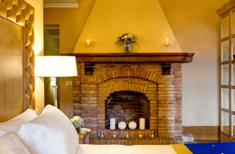 Superior Double Room | Minibar, in-room safe, individually furnished, desk