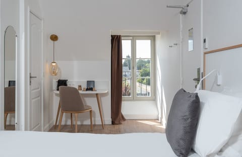 Room Prestige | Premium bedding, pillowtop beds, blackout drapes, soundproofing