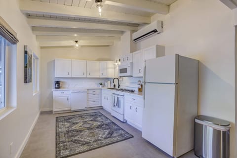 Deluxe Apartment | Private kitchen | Fridge, microwave, coffee/tea maker, electric kettle