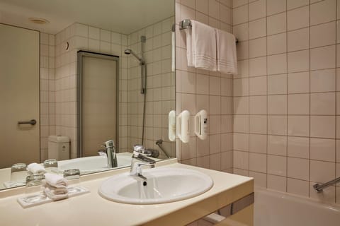 Combined shower/tub, hair dryer, bathrobes, towels