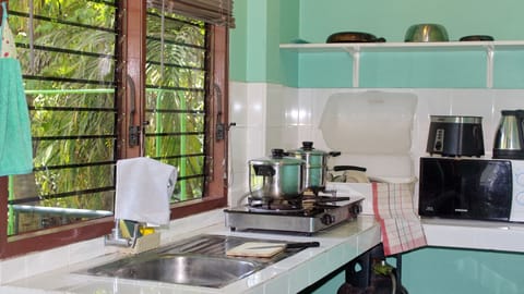 Standard Bungalow | Private kitchen | Full-size fridge, microwave, stovetop, coffee/tea maker
