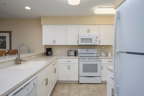 Townhome, 2 Bedrooms | Private kitchen | Full-size fridge, microwave, oven, stovetop