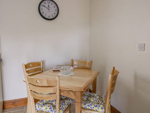 Cottage | Dining