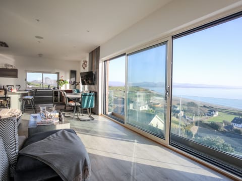 Cottage | 4 bedrooms, individually decorated, individually furnished, free WiFi