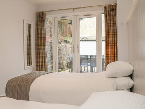 Cottage | 3 bedrooms, individually decorated, individually furnished, free WiFi