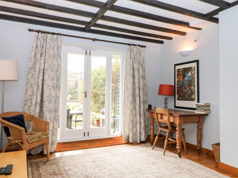 Cottage | 4 bedrooms, individually decorated, individually furnished, free WiFi