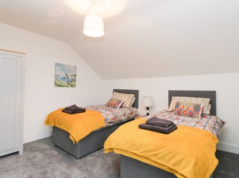 Cottage | 4 bedrooms, individually decorated, individually furnished, free WiFi